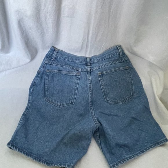 Highrise Light Wash Vintage Wrangler Mom Jean Shorts - Picture 3 of 11